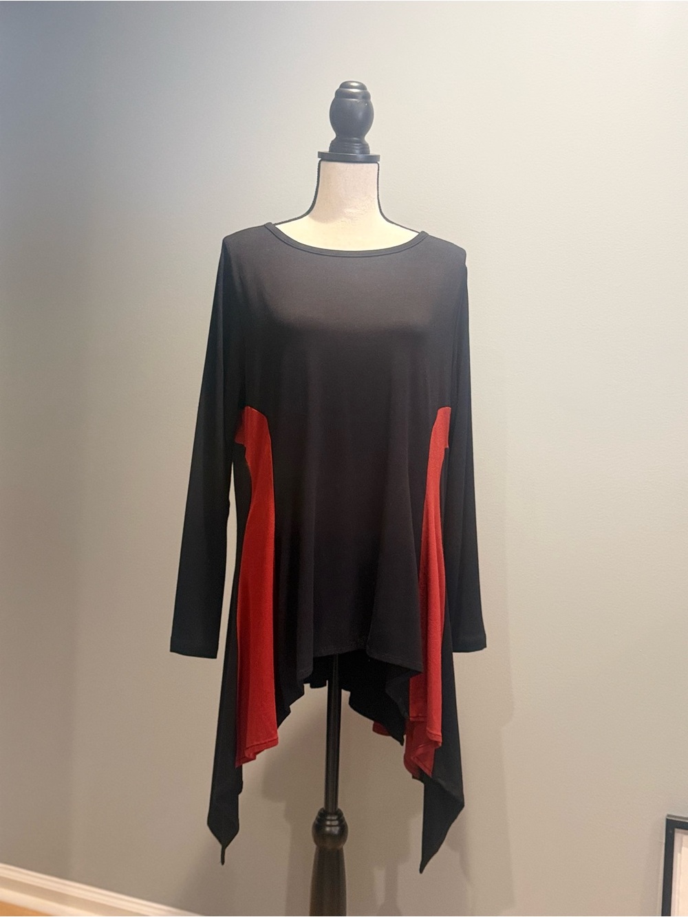 Kedem Sasson NWT Black Red Asymmetric Handkerchief Tunic Top OS